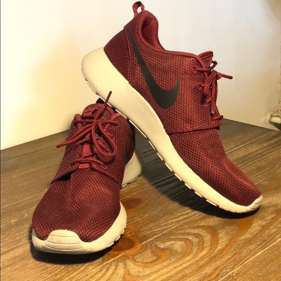 burgundy roshe womens